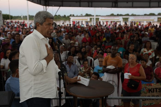 Governador refora compromisso com a educao durante entrega de colgio estadual em Carinhanha